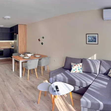 Xenia Apartment *